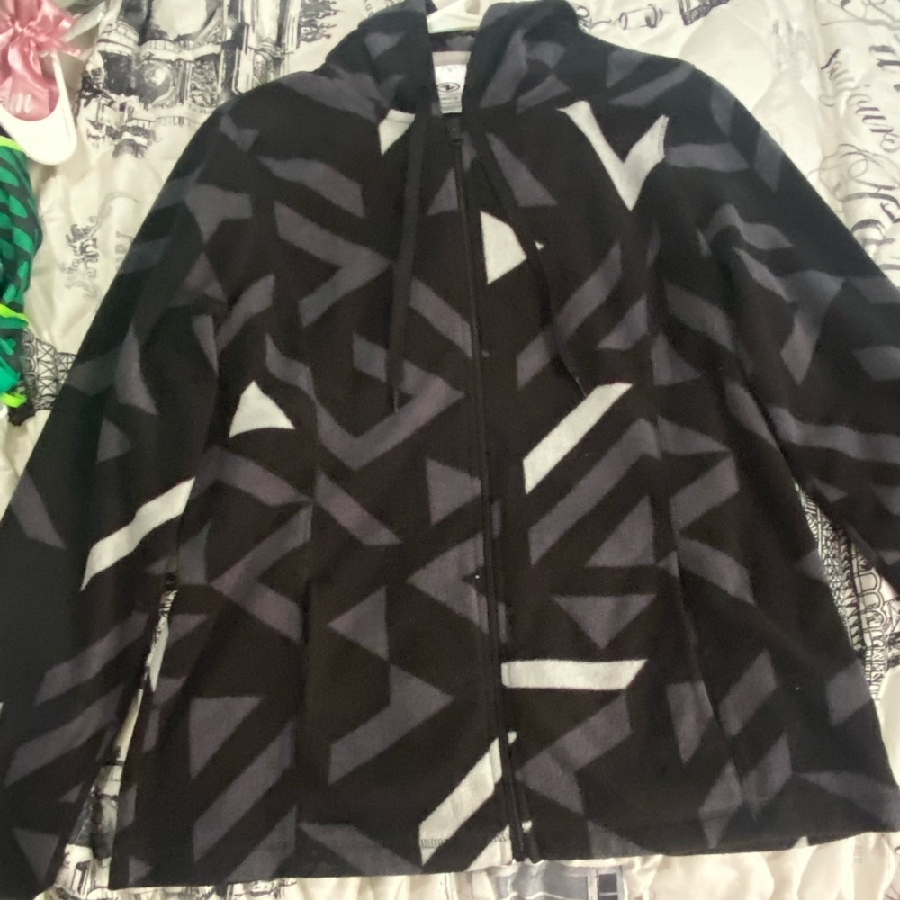 Girls (12/14) zipped up jacket.